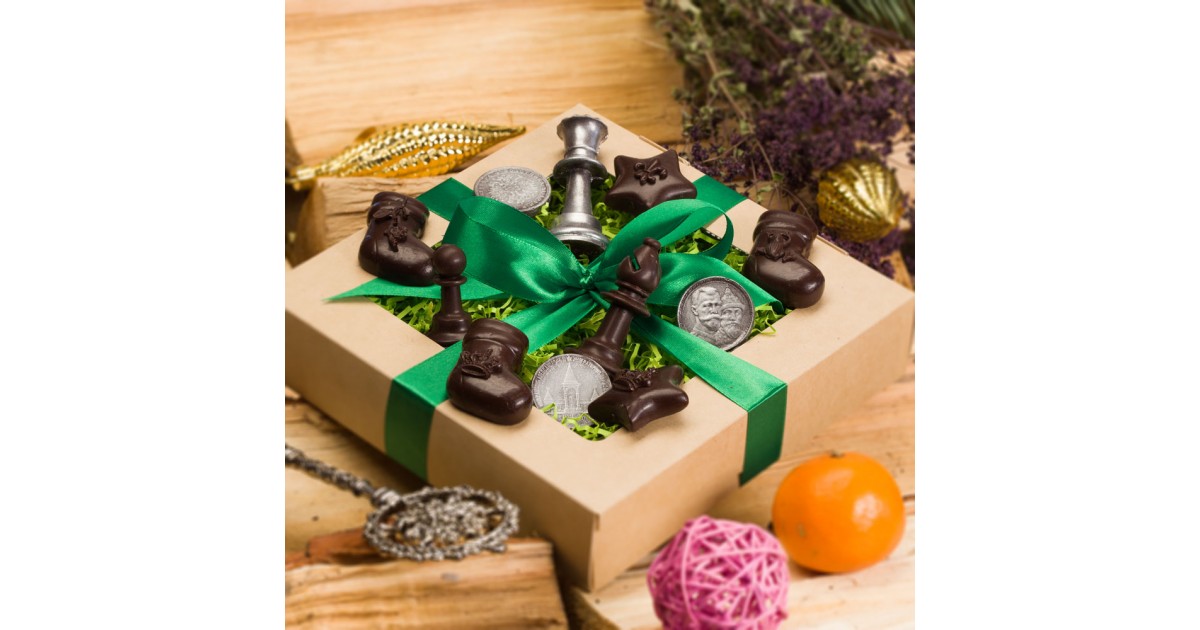 Шоколадные подарки новый год. Шоколадные подарки. Необычные шоколадные подарки. Шоколадные наборы в подарок. Подарочный набор "шоколадный".